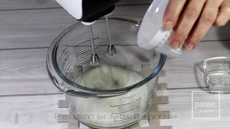 Запеченные яблоки с начинкой из творога c меренгой - Шаг 7