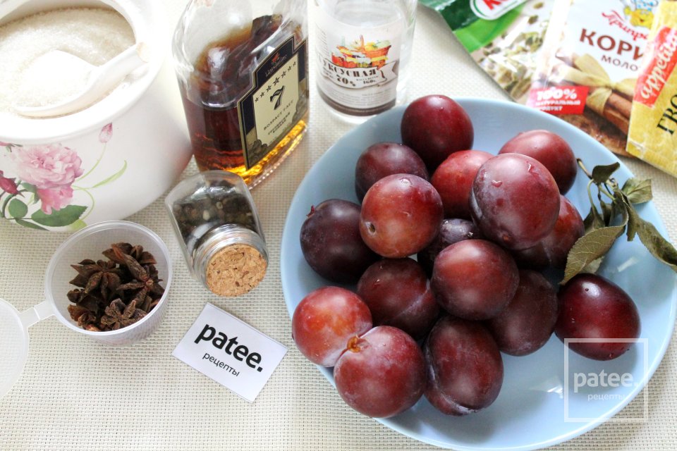 Слива, маринованная с коньяком, на зиму - Шаг 1