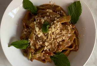 Пряная паста с цукини в азиатском стиле