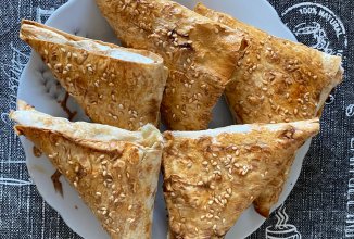 Пирожки с луком и яйцом