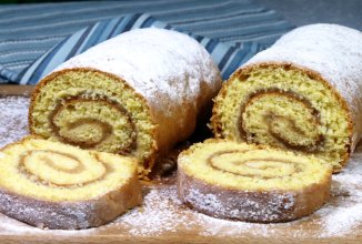 Бисквитный рулет с начинкой из груш