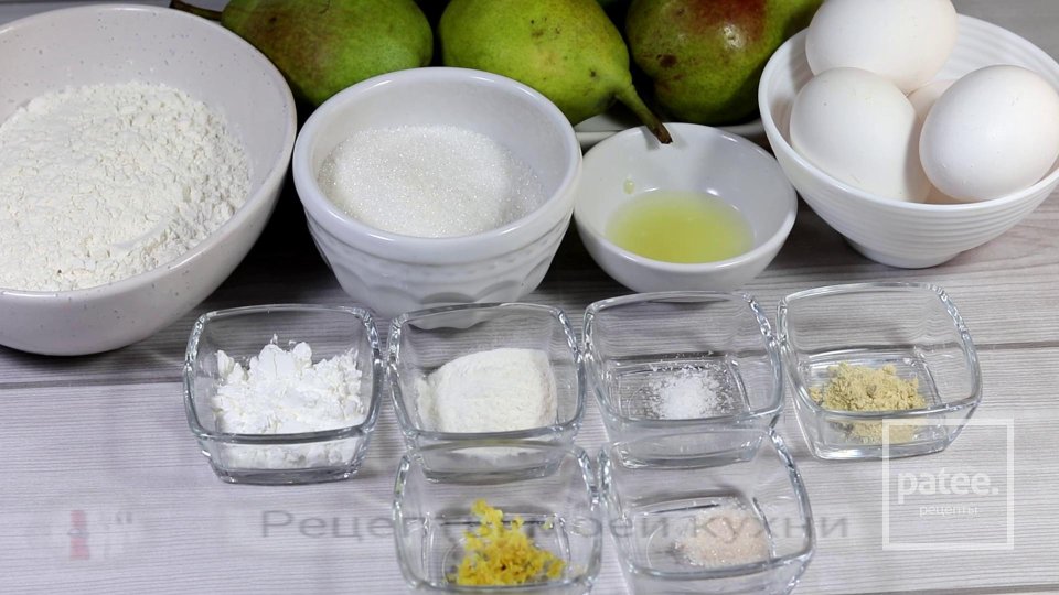 Бисквитный рулет с начинкой из груш - Шаг 1