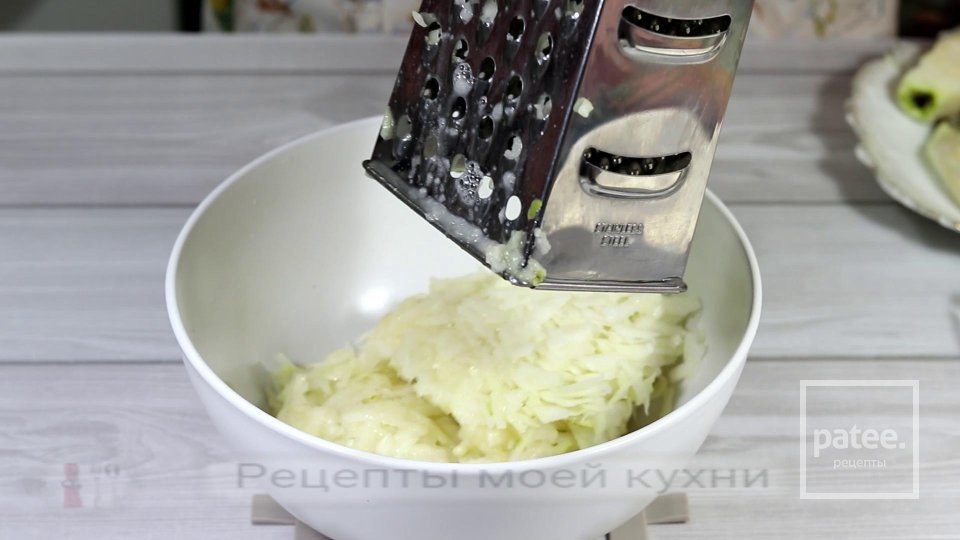 Бисквитный рулет с начинкой из груш - Шаг 2