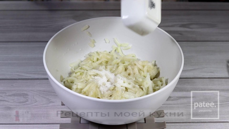 Бисквитный рулет с начинкой из груш - Шаг 3