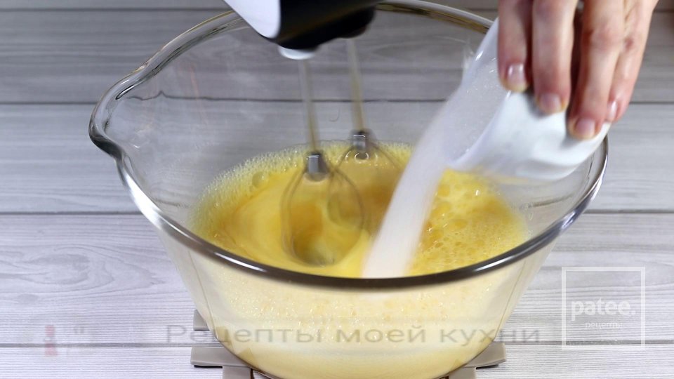 Бисквитный рулет с начинкой из груш - Шаг 5