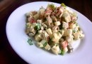 Салат с крабовыми палочками по-новому.