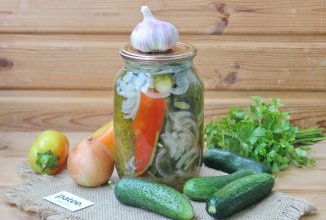 Огурцы с луком на зиму без стерилизации