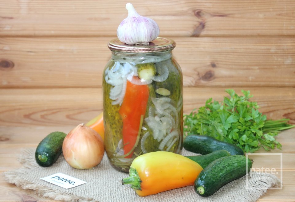 Огурцы с луком на зиму без стерилизации - Шаг 9