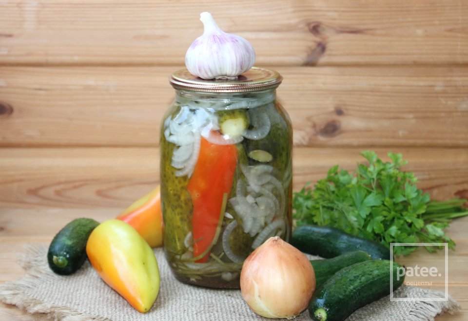 Огурцы с луком на зиму без стерилизации - Шаг 10