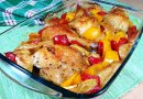 Запеченная курица с яблоками и сладким перцем