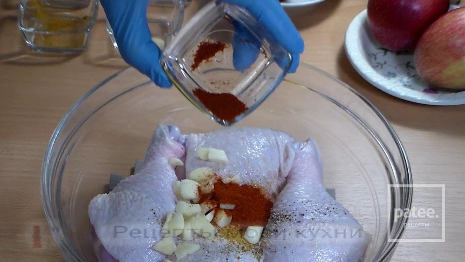 Запеченная курица с яблоками и сладким перцем - Шаг 3