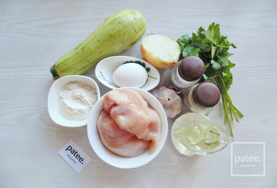 Куриные оладьи с кабачком - Шаг 1