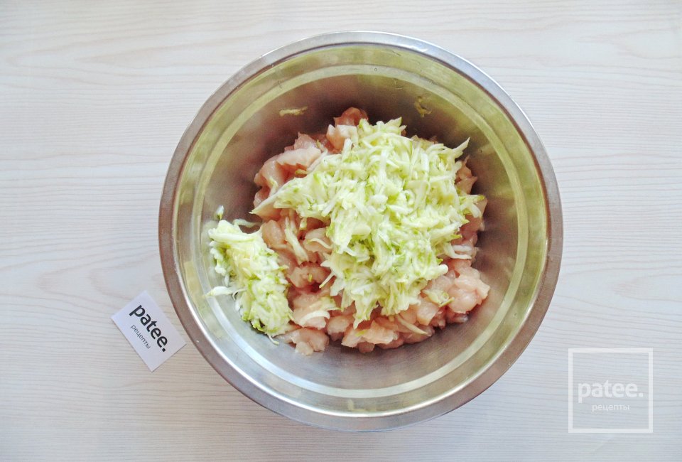 Куриные оладьи с кабачком - Шаг 5