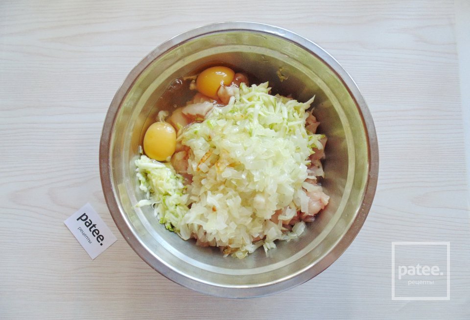Куриные оладьи с кабачком - Шаг 7