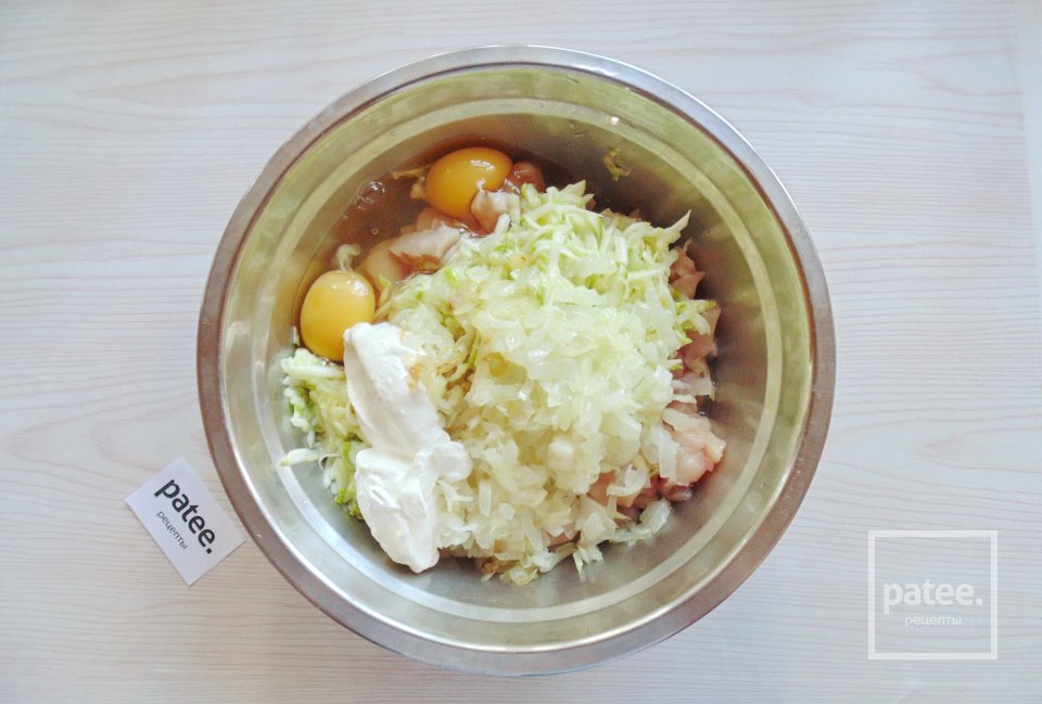 Куриные оладьи с кабачком - Шаг 8
