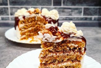 Морковный торт с орехами