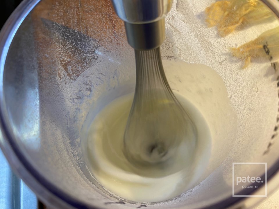 Цветки цукини с медово-чесночной рикоттой в кляре с сырным соусом - Шаг 8