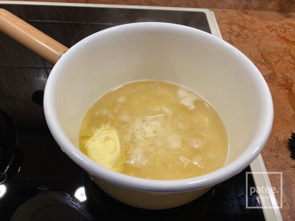 Цветки цукини с медово-чесночной рикоттой в кляре с сырным соусом - Шаг 12