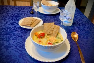 Чаудер из копченой чавычи с картофелем