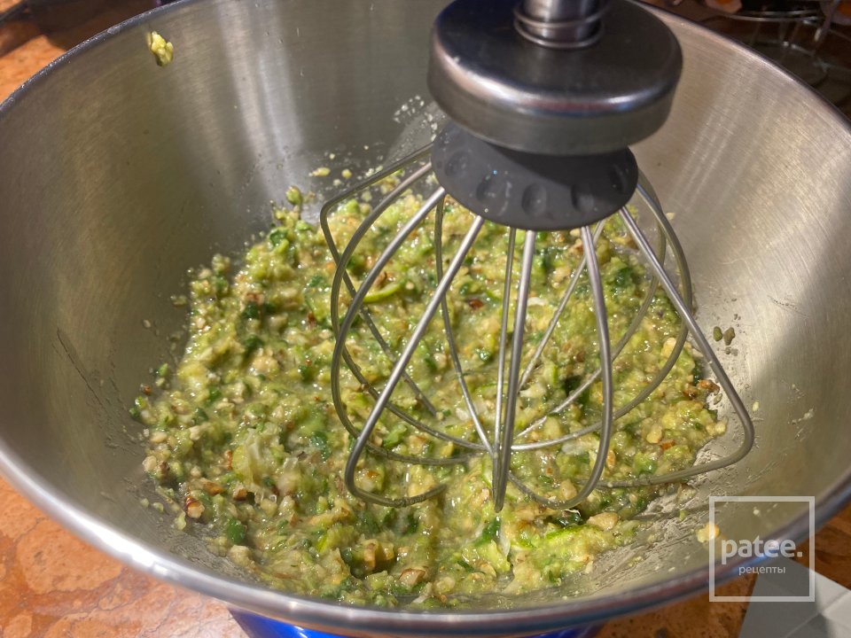 Цветки цукини с фейхоа, грецкими орехами и лаймом в сладком кляре и лимонном курде - Шаг 4