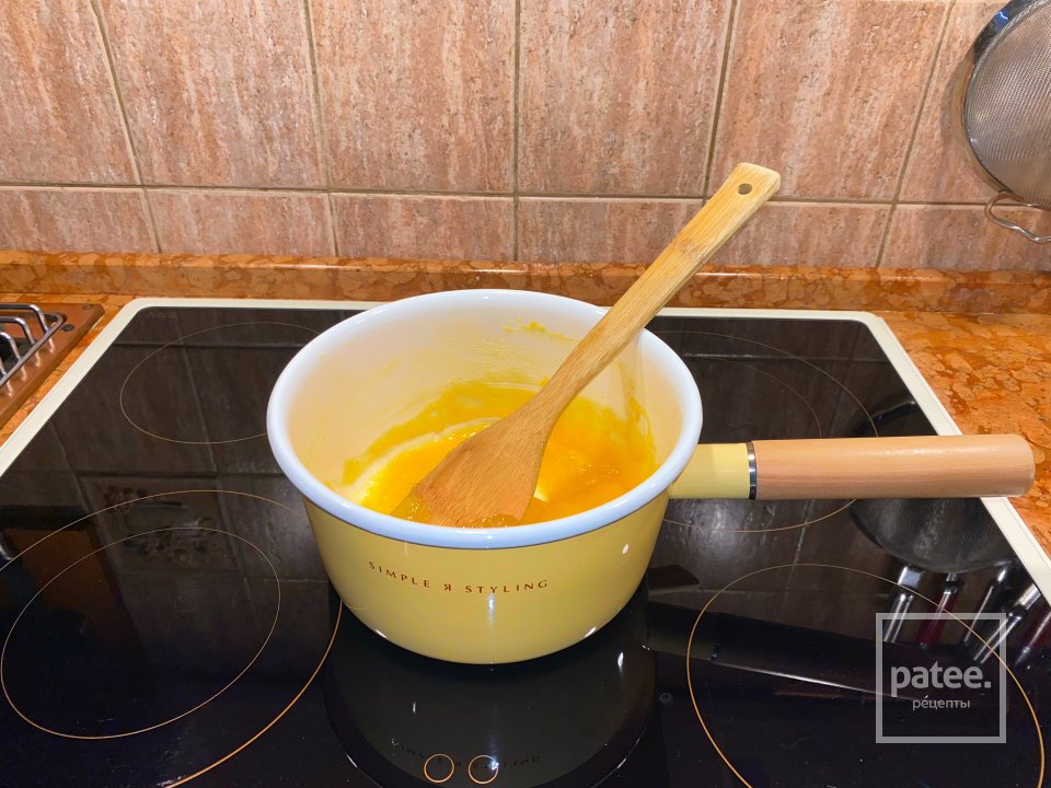 Цветки цукини с фейхоа, грецкими орехами и лаймом в сладком кляре и лимонном курде - Шаг 7