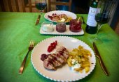 Филе утиной грудки с жареной картошкой