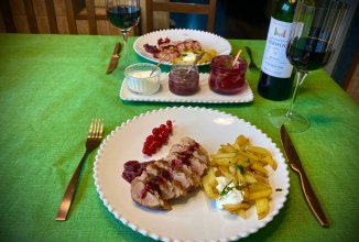 Филе утиной грудки с жареной картошкой