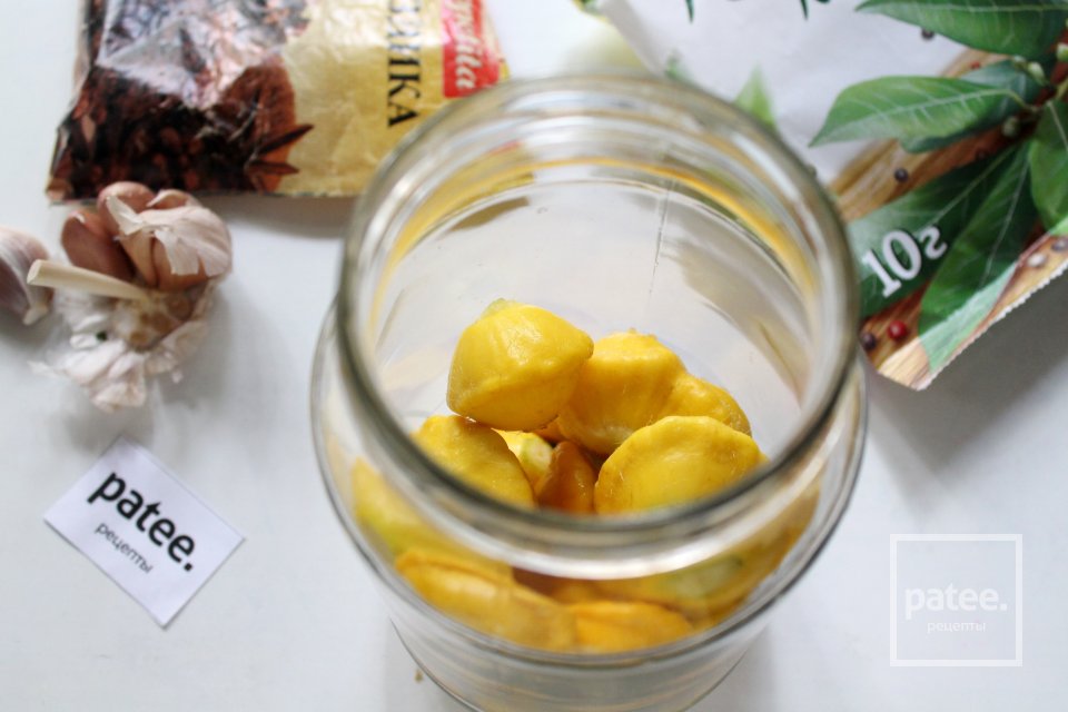 Помидоры с патиссонами, маринованные на зиму - Шаг 6