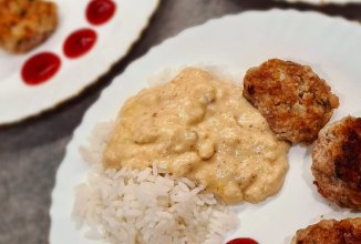 Фрикадельки с соусом