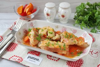 Морской окунь в томатном соусе