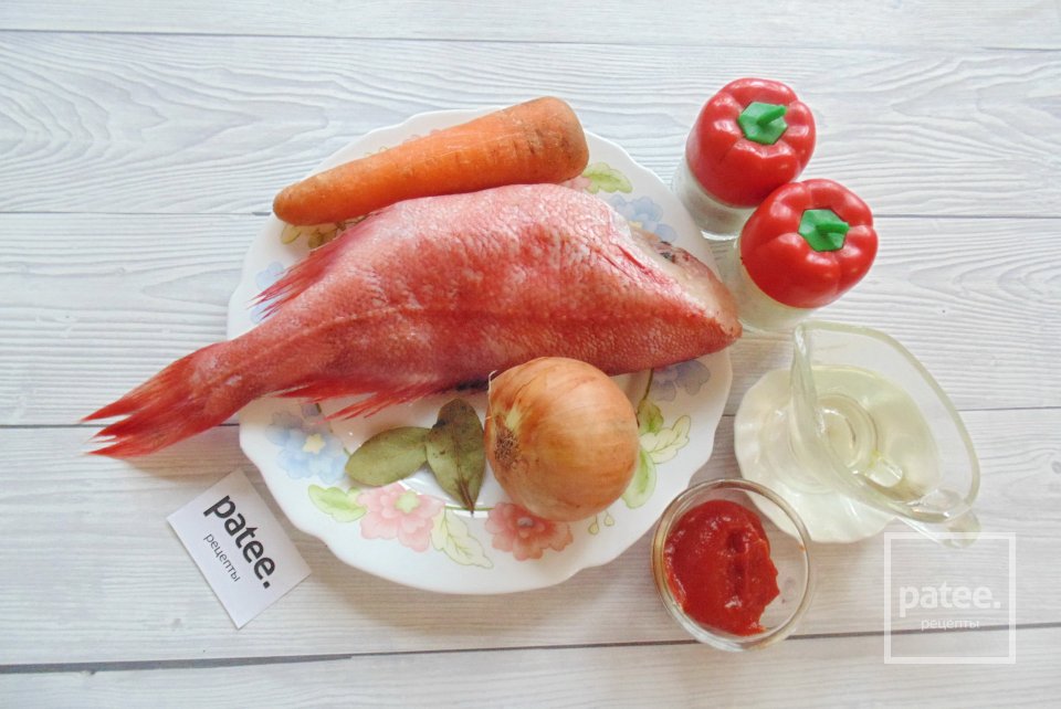 Морской окунь в томатном соусе - Шаг 1