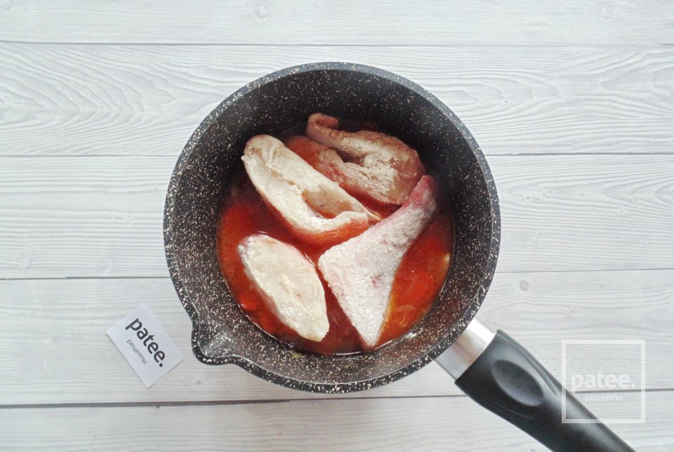 Морской окунь в томатном соусе - Шаг 8