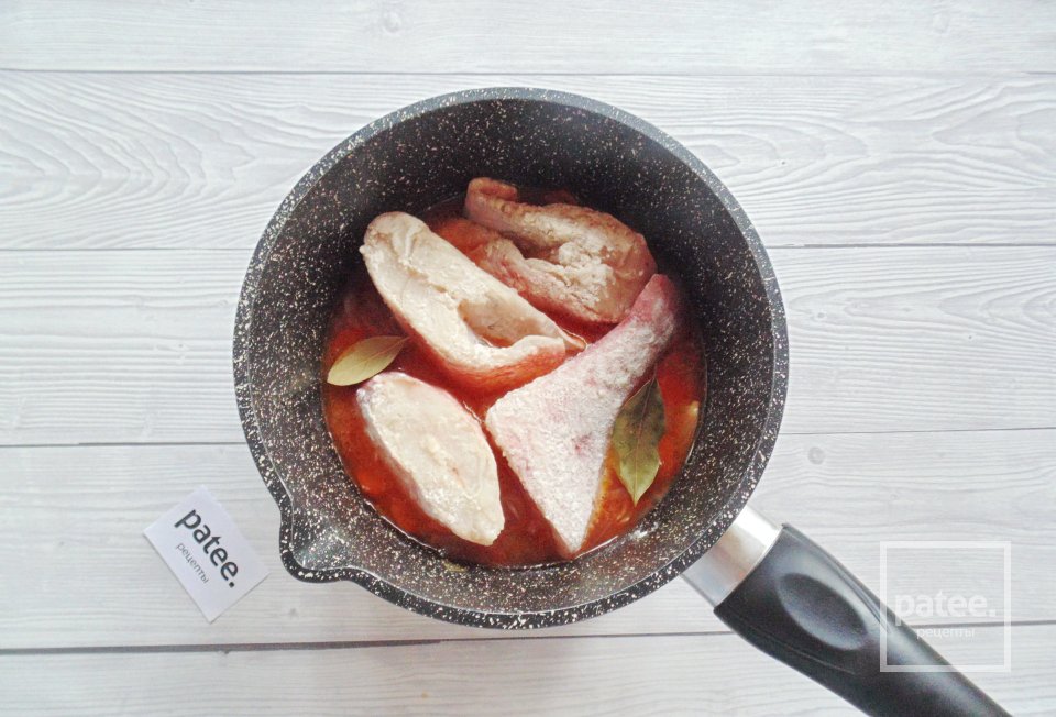 Морской окунь в томатном соусе - Шаг 9