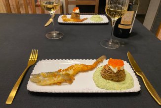 Ледяная рыба с пюре из цветной капусты и испеченном на утином жиру гратеном со сметаной и красной икрой