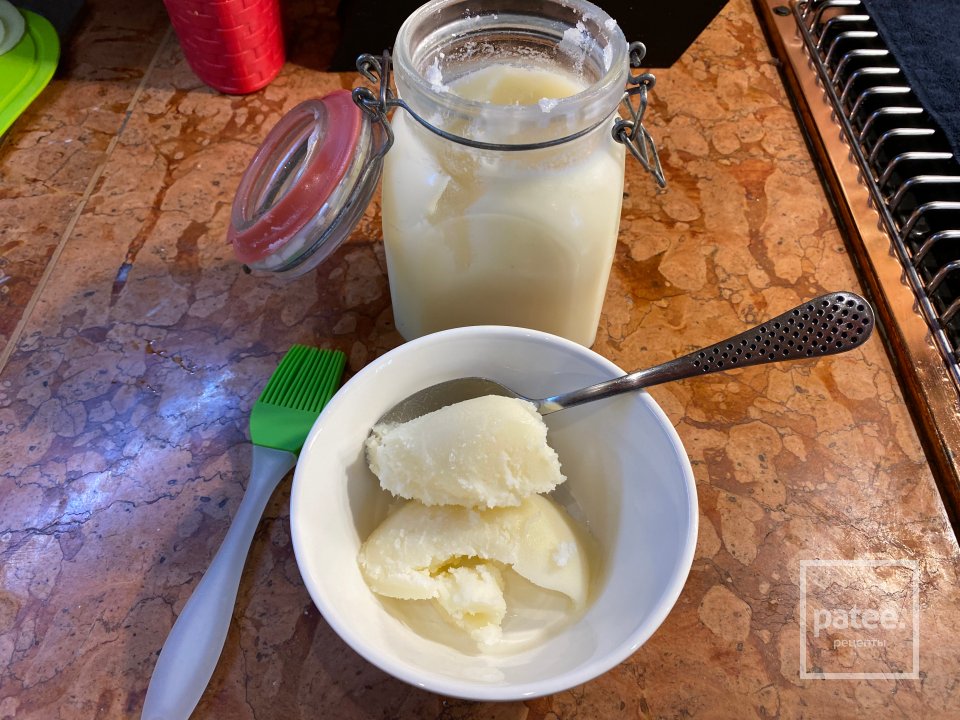 Ледяная рыба с пюре из цветной капусты и испеченном на утином жиру гратеном со сметаной и красной икрой - Шаг 2