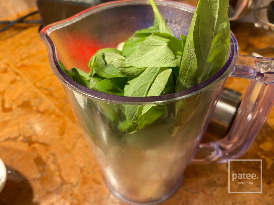 Ледяная рыба с пюре из цветной капусты и испеченном на утином жиру гратеном со сметаной и красной икрой - Шаг 6