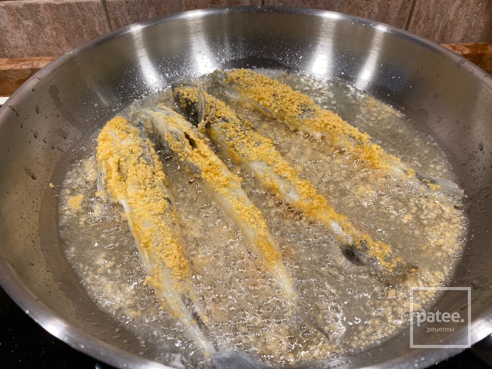 Ледяная рыба с пюре из цветной капусты и испеченном на утином жиру гратеном со сметаной и красной икрой - Шаг 9