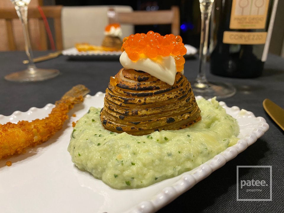 Ледяная рыба с пюре из цветной капусты и испеченном на утином жиру гратеном со сметаной и красной икрой - Шаг 13