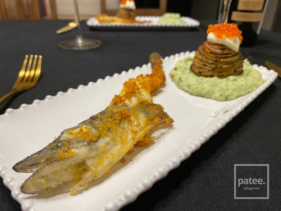 Ледяная рыба с пюре из цветной капусты и испеченном на утином жиру гратеном со сметаной и красной икрой - Шаг 14