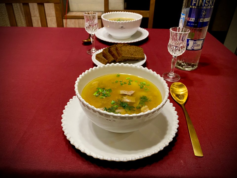 Картофельный суп с булгуром, шампиньонами и свиными языками