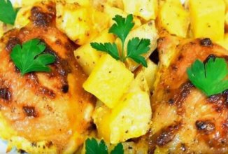 Куриные бёдра запечённые с картофелем.