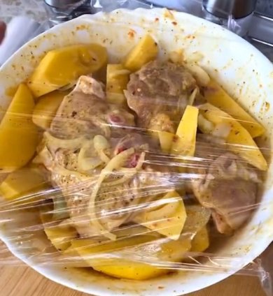 Куриные бёдра запечённые с картофелем. - Шаг 1