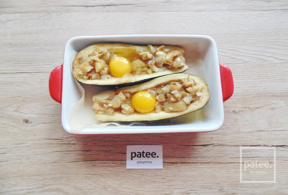 Баклажаны с яйцом и сыром в духовке - Шаг 9