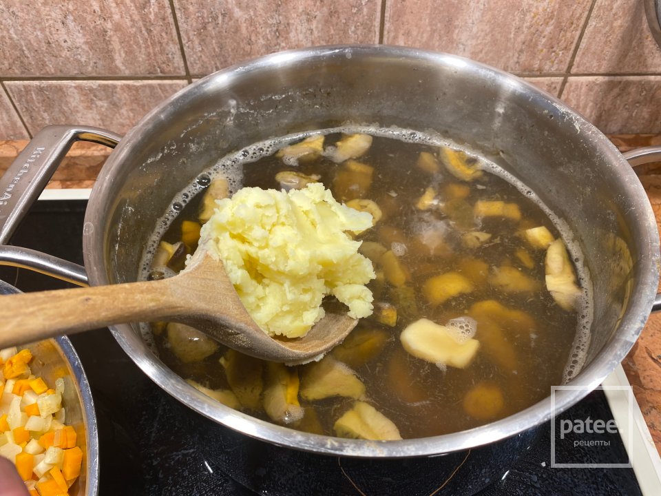 Классический Суп из белых грибов - Шаг 11