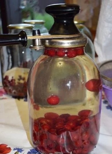 Простой рецепт компота из вишни на зиму 🍒 - Шаг 9