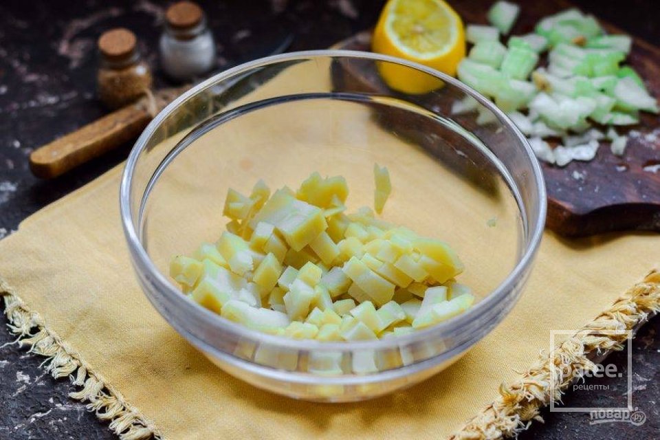 Салат из колбасы и маринованного лука 🥗 - Шаг 3