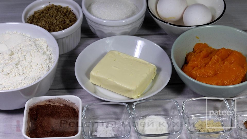 Шоколадный тыквенный кекс с орехами - Шаг 1
