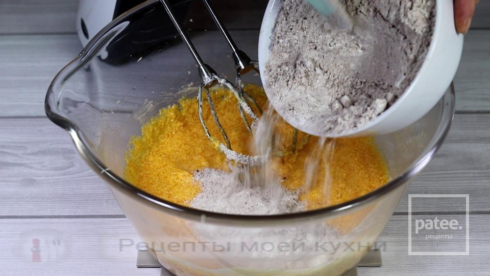 Шоколадный тыквенный кекс с орехами - Шаг 4