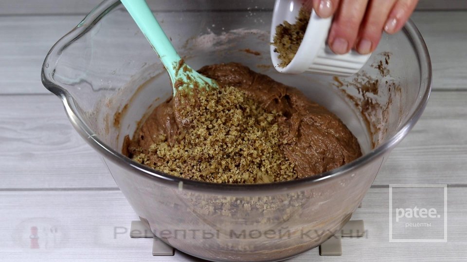 Шоколадный тыквенный кекс с орехами - Шаг 5