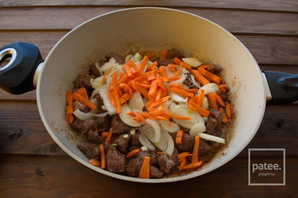 Гуляш из говядины в духовке 🥩 - Шаг 7